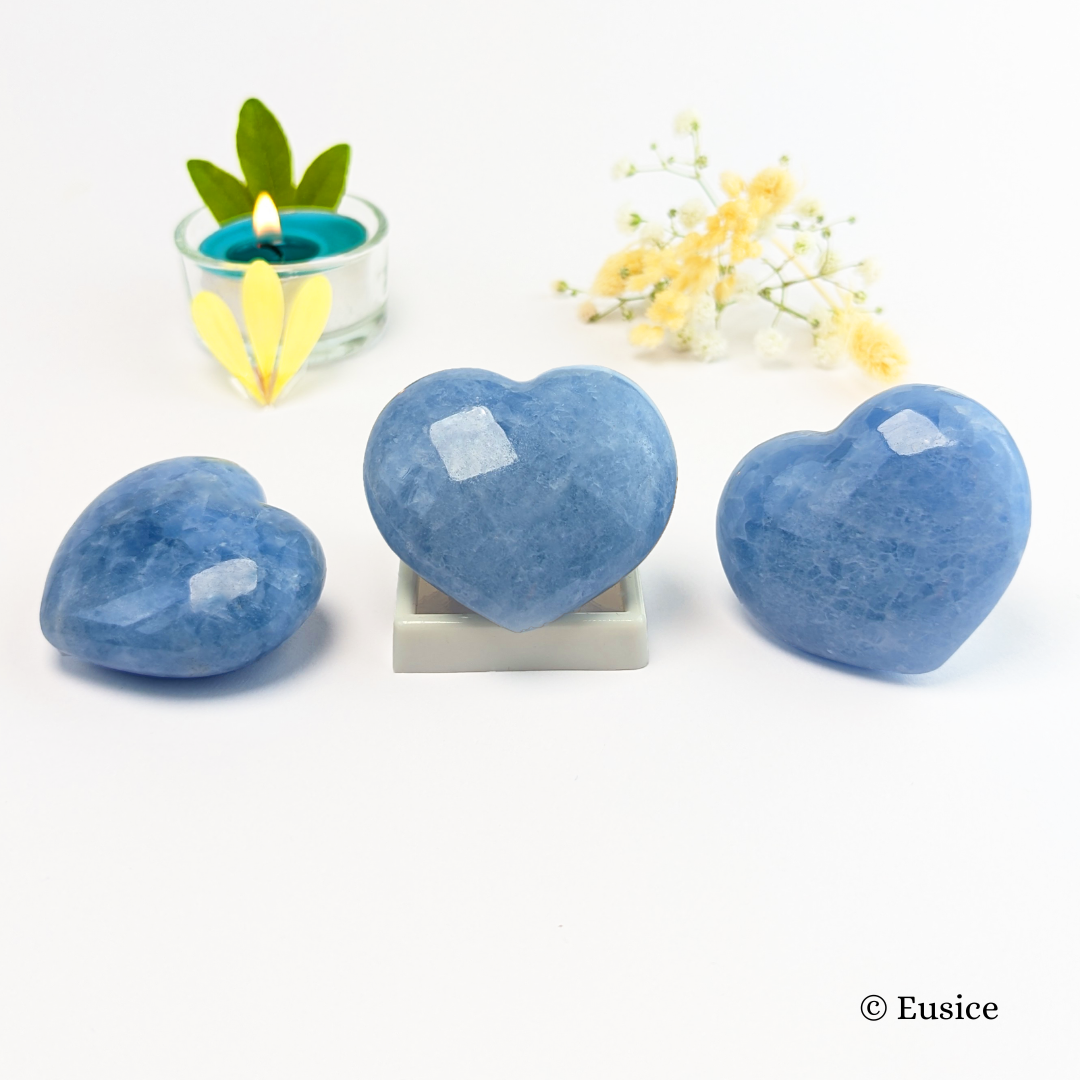 Calcite Bleue Cœur, pierre naturelle fait-main