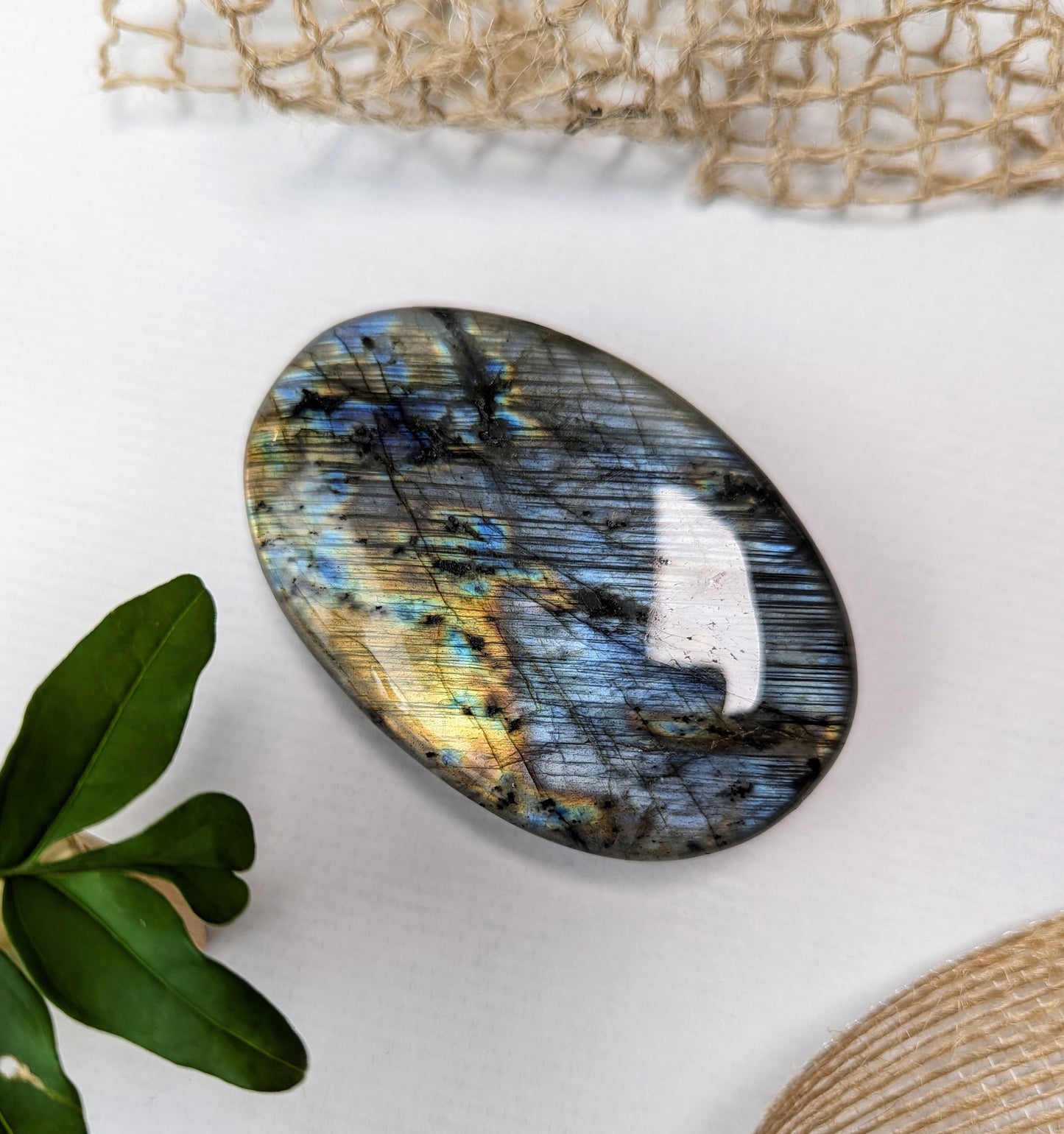 Labradorite Galet multicolore, 100% naturelle fait main, protection et beauté unique