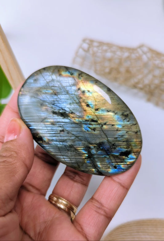 Labradorite Galet multicolore, 100% naturelle fait main, protection et beauté unique